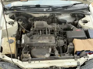 Toyota Corolla 2000 White