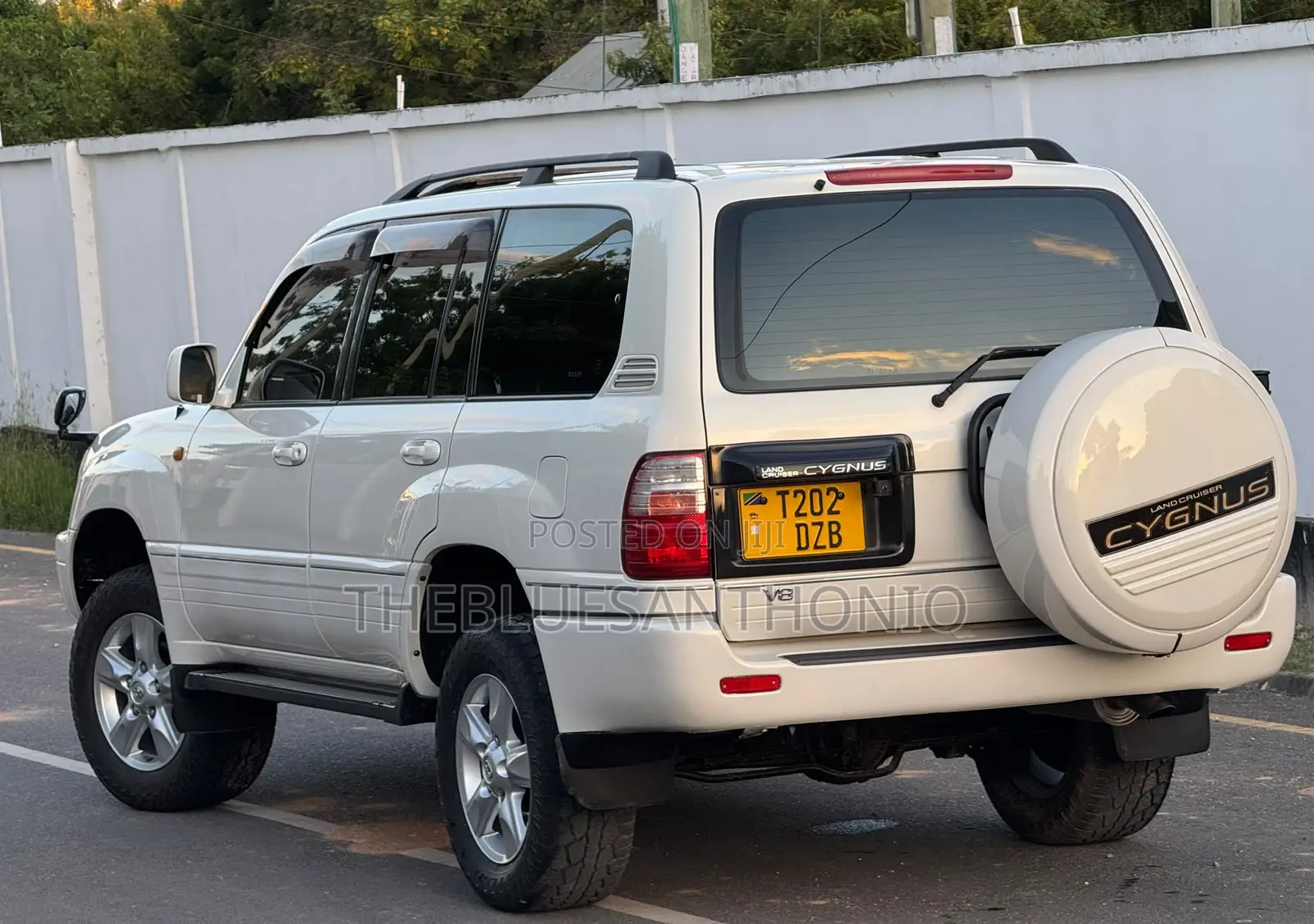 Toyota Land Cruiser 2003 White