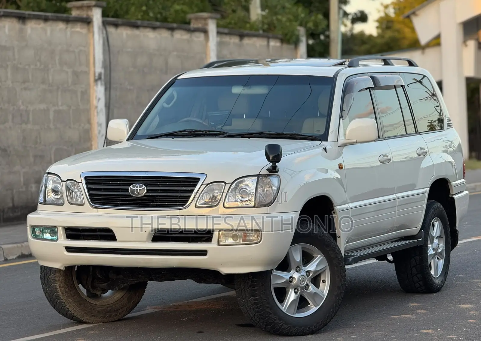 Toyota Land Cruiser 2003 White