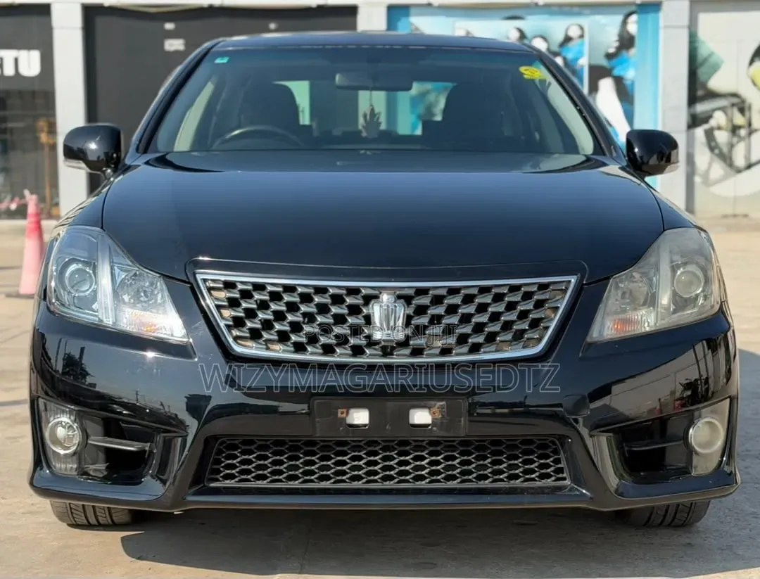 Toyota Crown 2010 Black