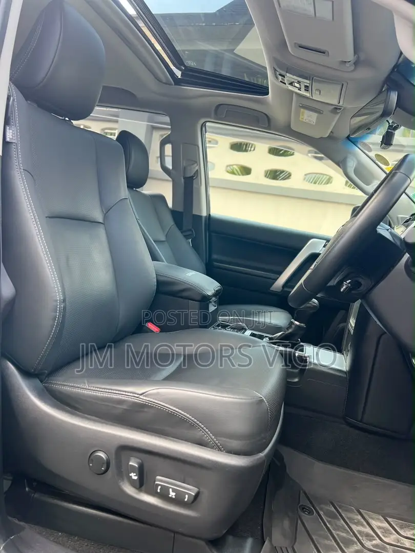 Toyota Land Cruiser Prado 2023 Black