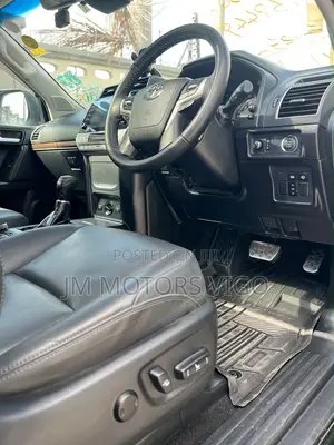 Toyota Land Cruiser Prado 2023 Black