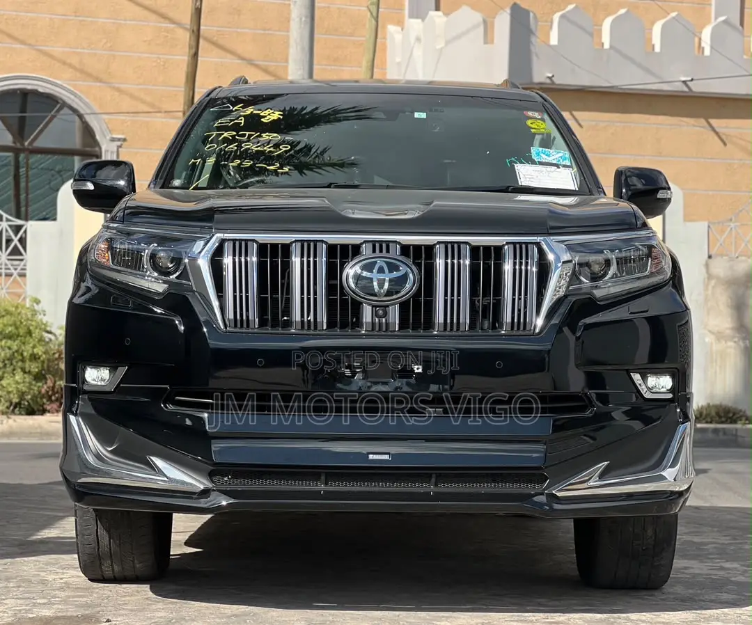 Toyota Land Cruiser Prado 2023 Black