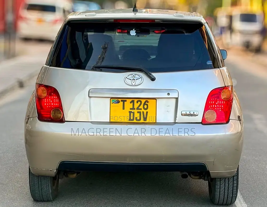 Toyota IST 2005 Gold