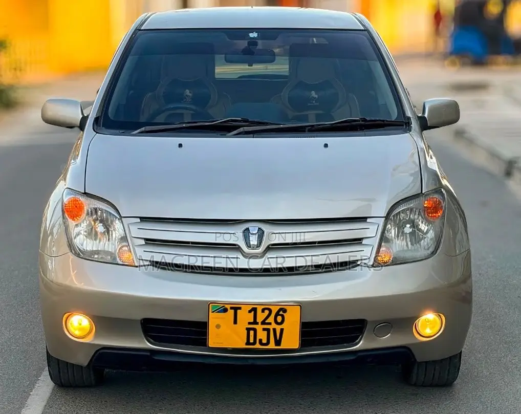 Toyota IST 2005 Gold