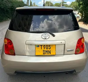 Toyota IST 2004