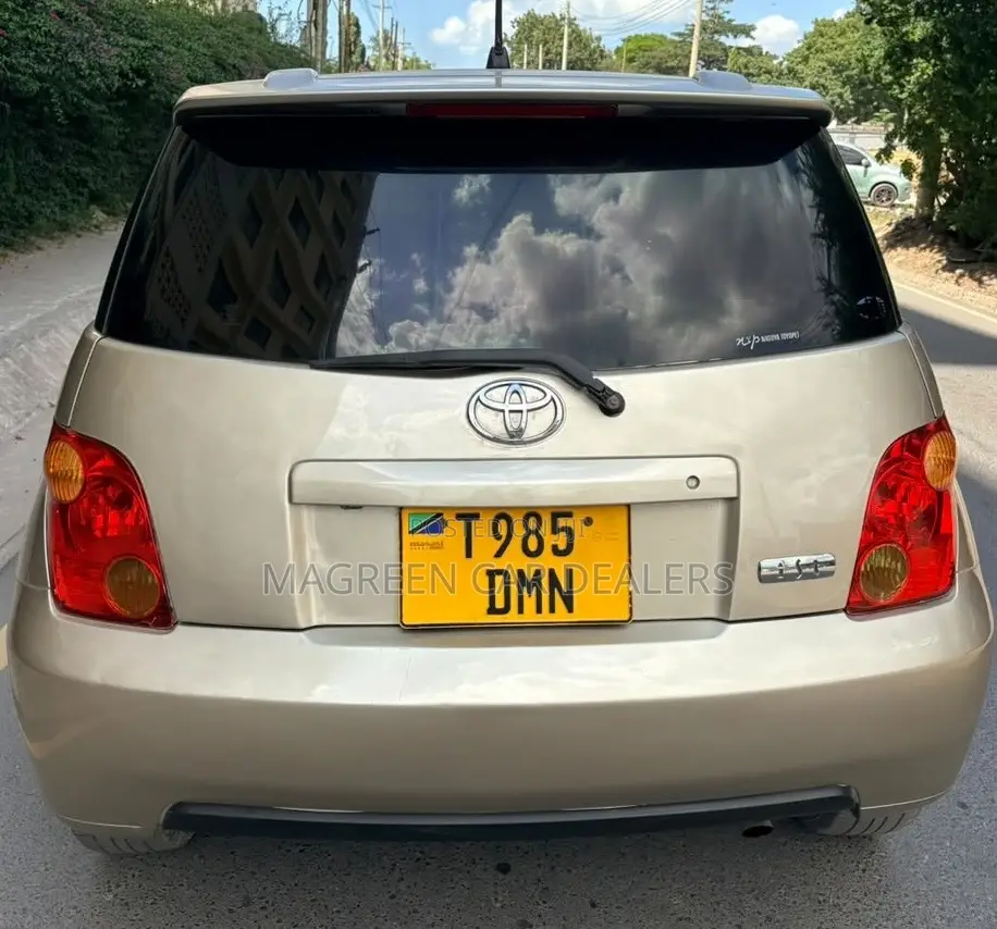 Toyota IST 2004
