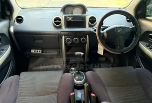 Toyota IST 2004