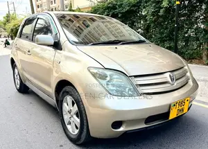 Toyota IST 2004