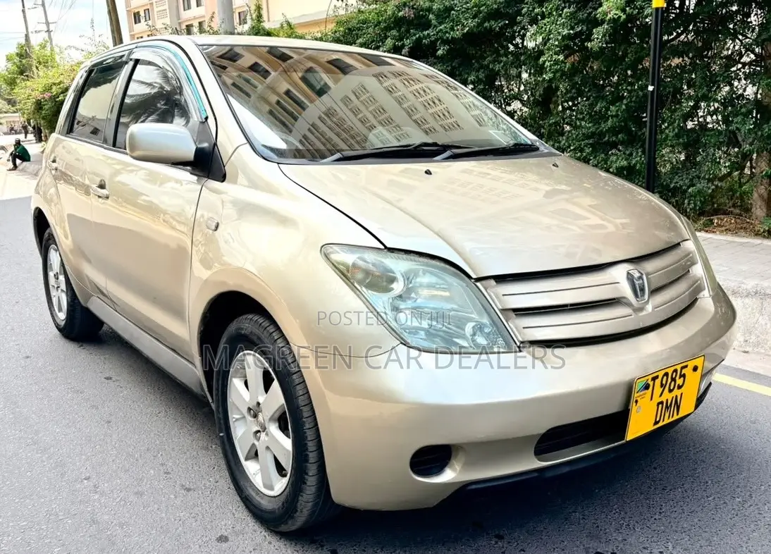 Toyota IST 2004