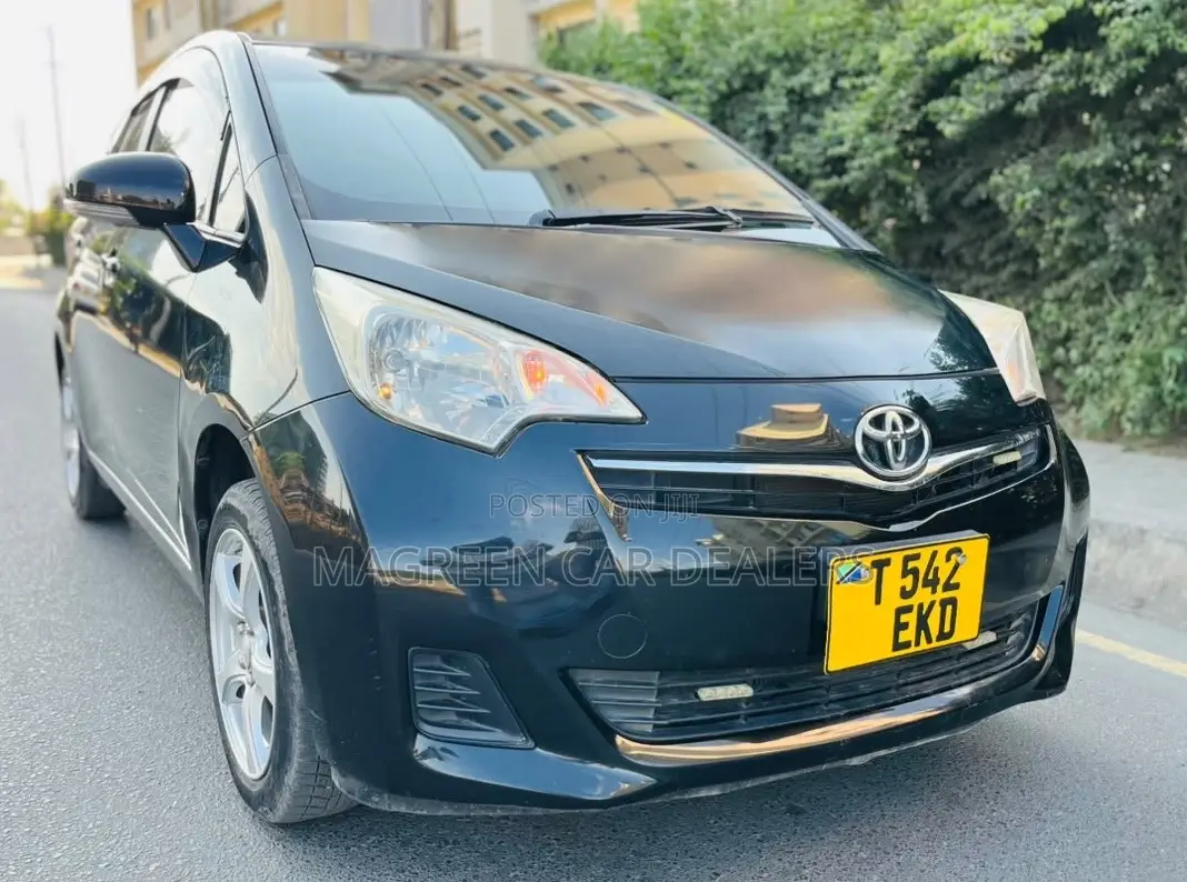 Toyota Ractis 2012 Black