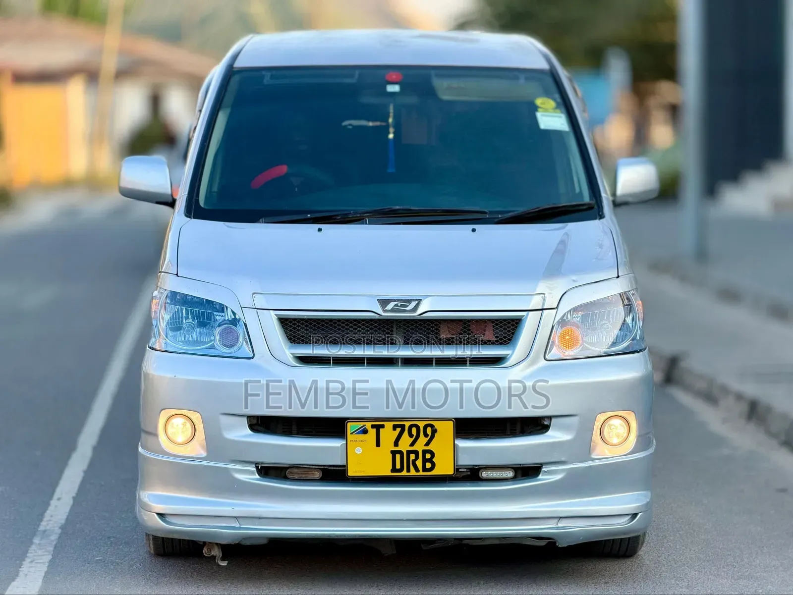 Toyota Noah 2005 Silver