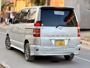 Toyota Noah 2005 Silver