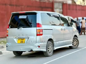 Toyota Noah 2005 Silver