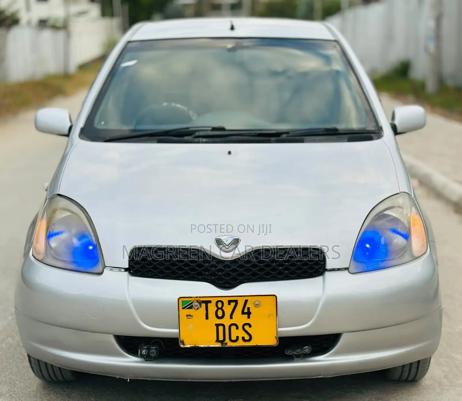 Toyota Vitz 2002 Silver