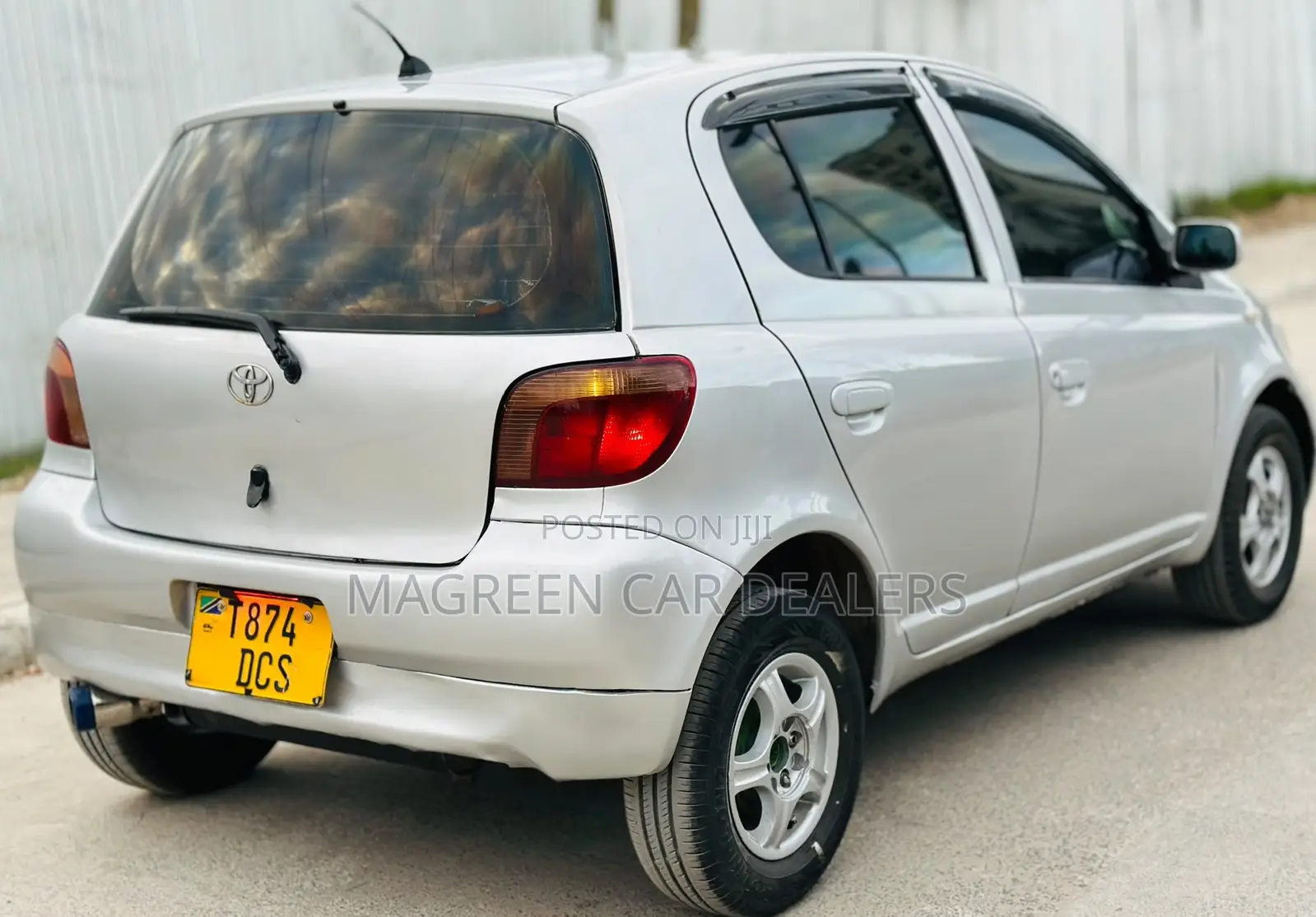 Toyota Vitz 2002 Silver