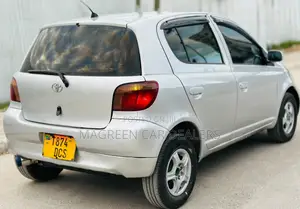Toyota Vitz 2002 Silver