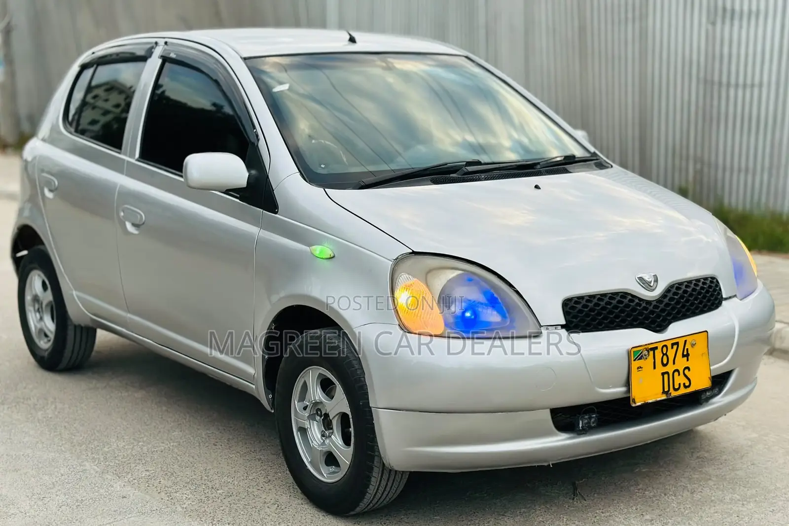 Toyota Vitz 2002 Silver