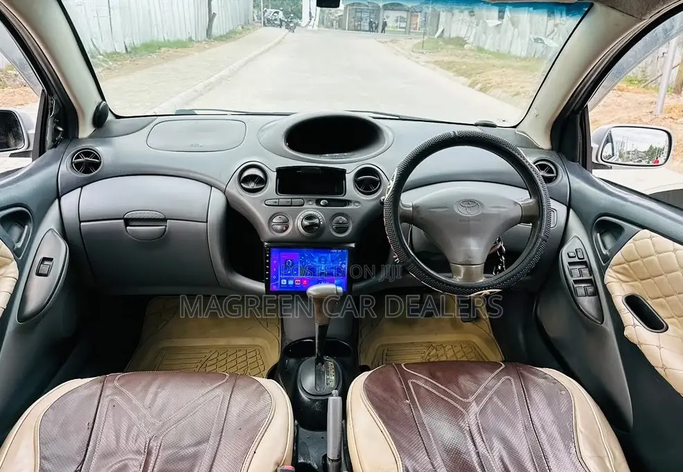 Toyota Vitz 2002 Silver