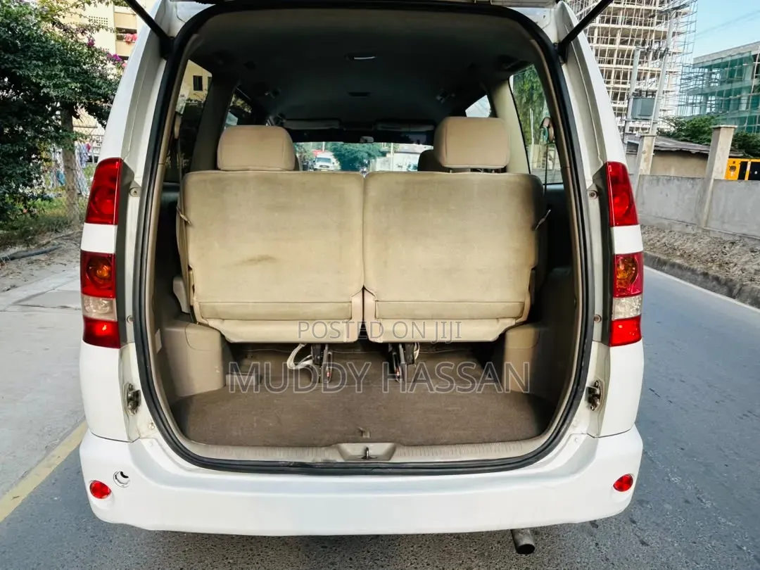 Toyota Noah 2003 White