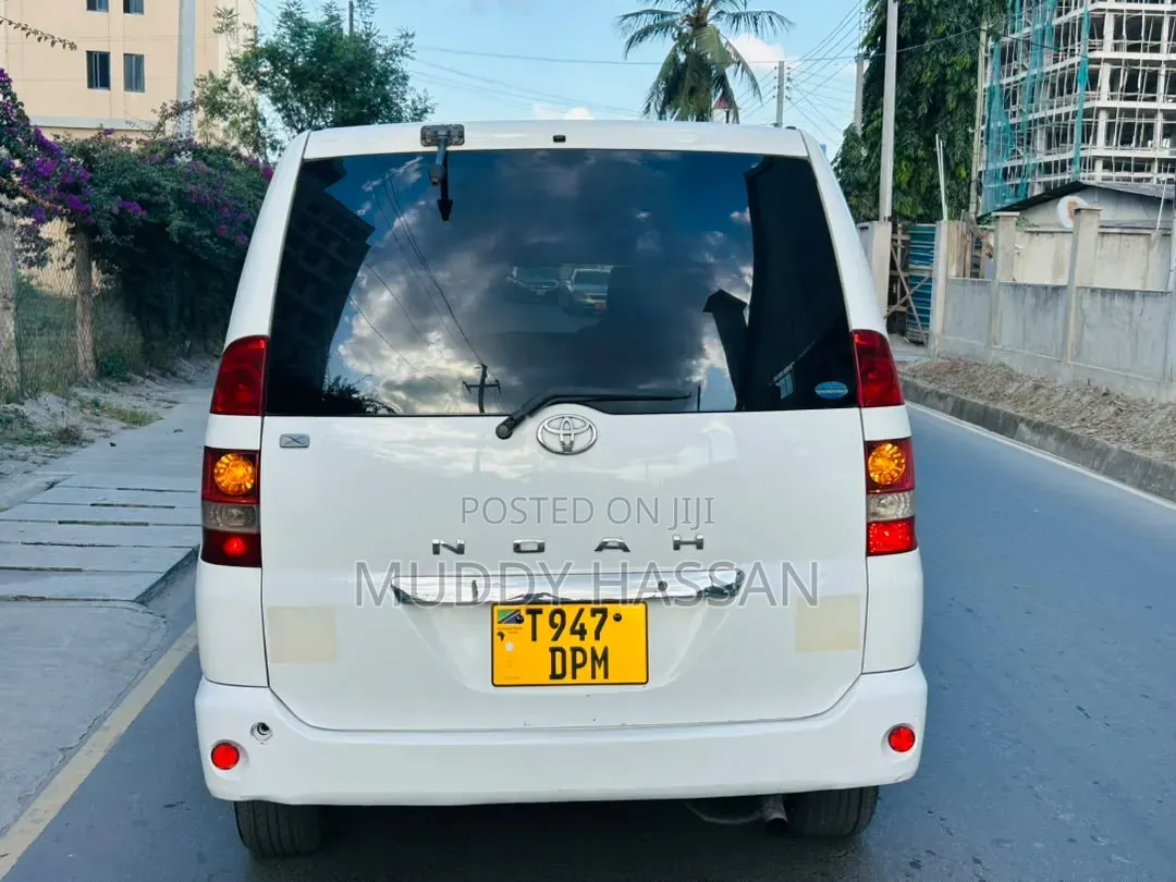 Toyota Noah 2003 White