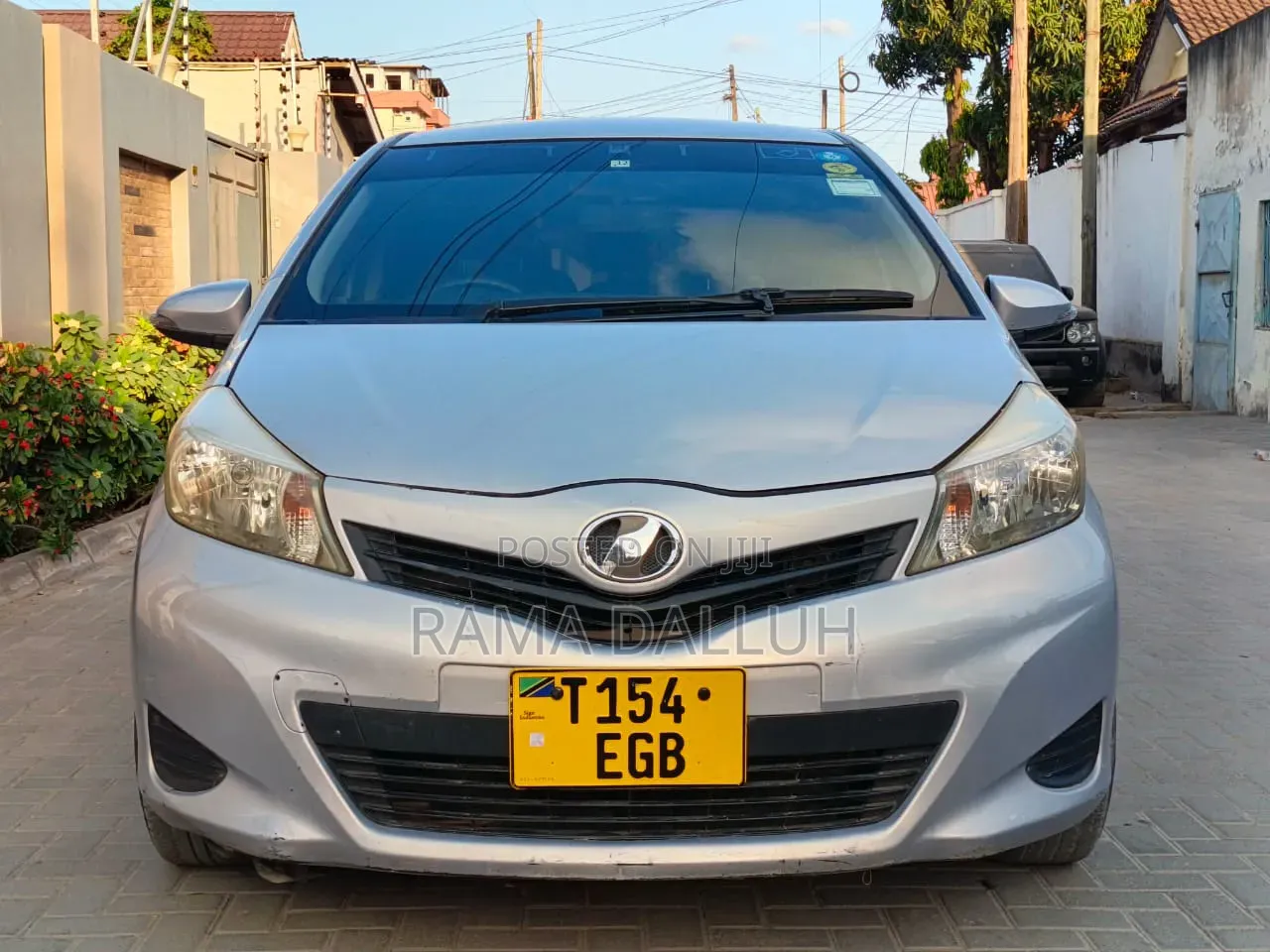 Toyota Vitz 2012 Silver