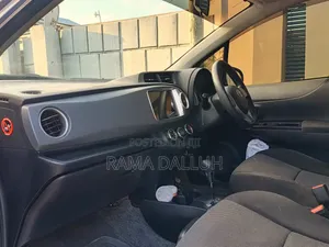 Toyota Vitz 2012 Silver