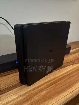 PlayStation 4 - Slim