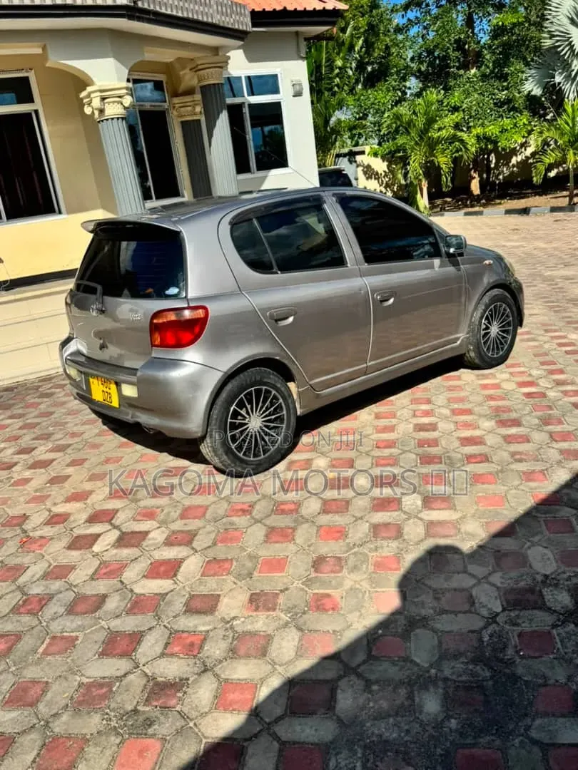 Toyota Vitz 2003 Gray