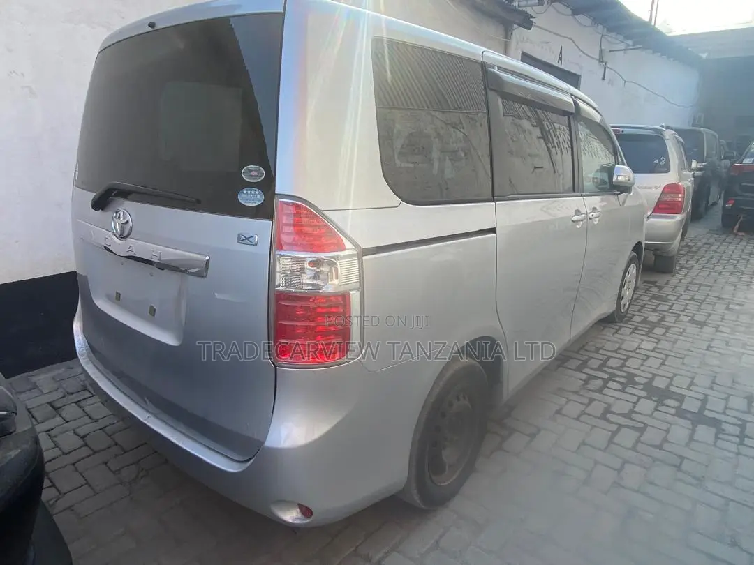 Toyota Noah 2007 Silver