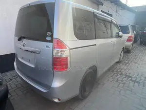Toyota Noah 2007 Silver