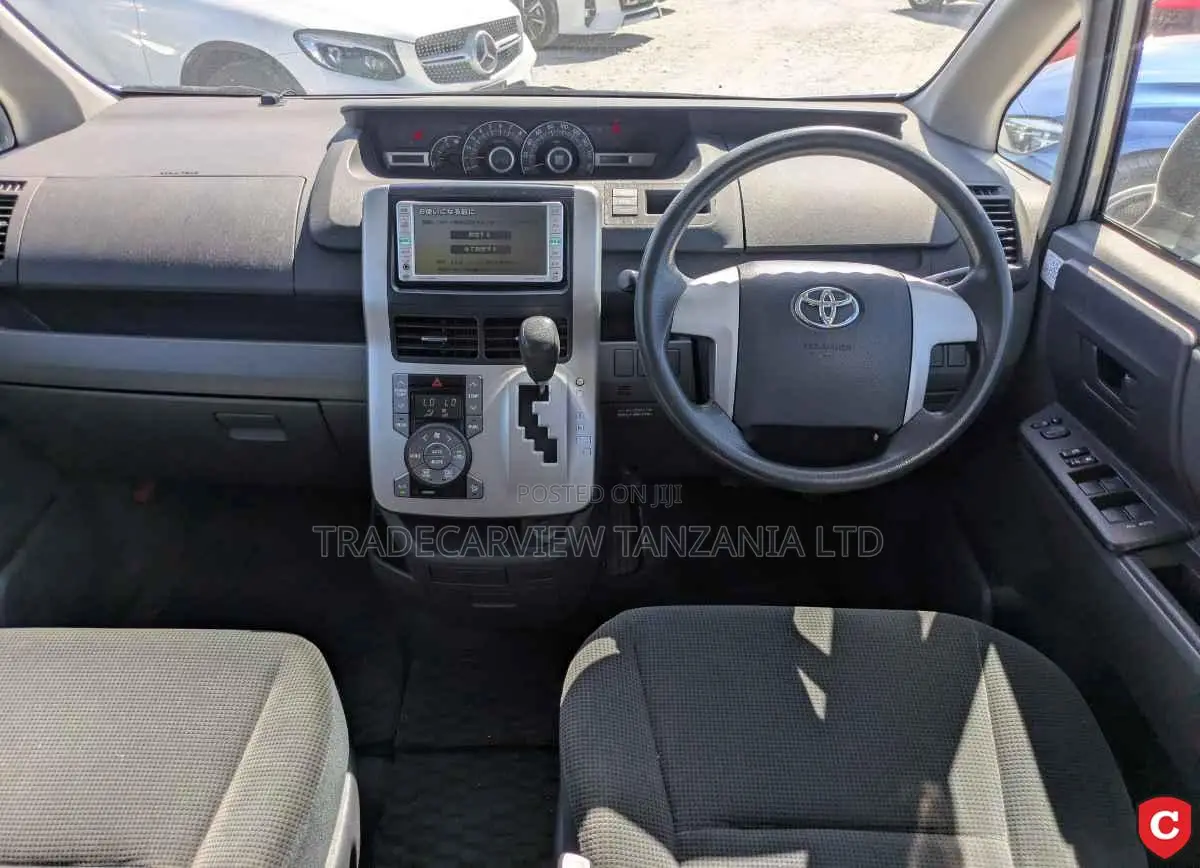 Toyota Noah 2007 Silver