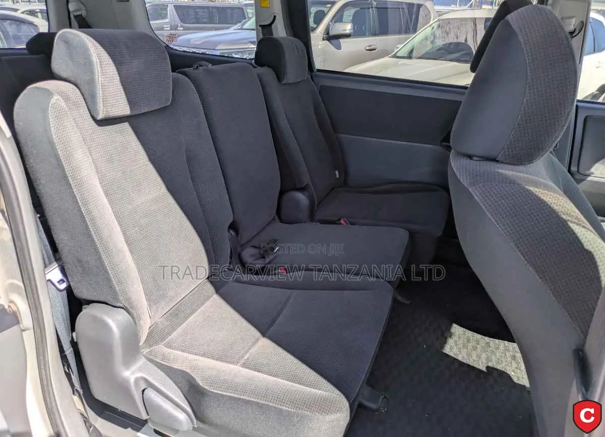 Toyota Noah 2007 Silver