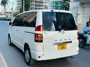 Toyota Noah 2004 White