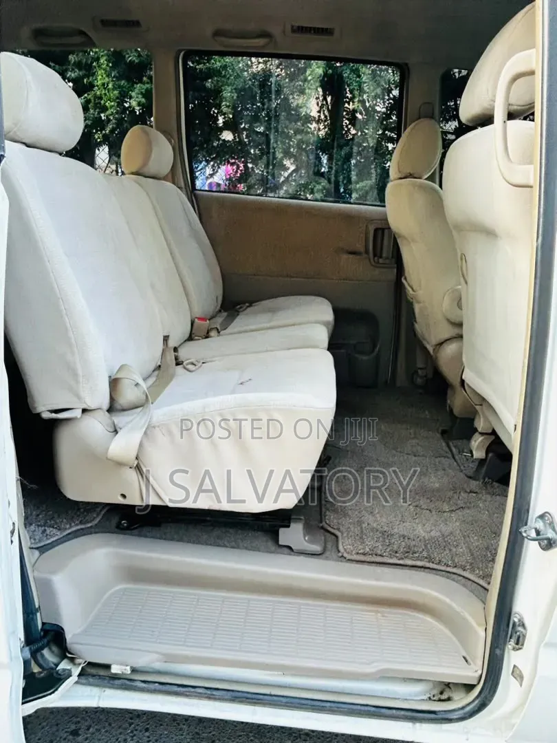 Toyota Noah 2004 White