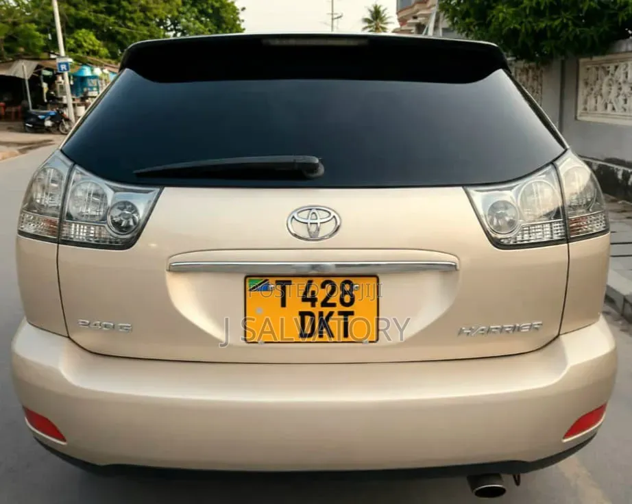 Toyota Harrier 2005 Gold