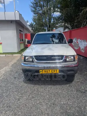 Toyota Hilux 2003 White