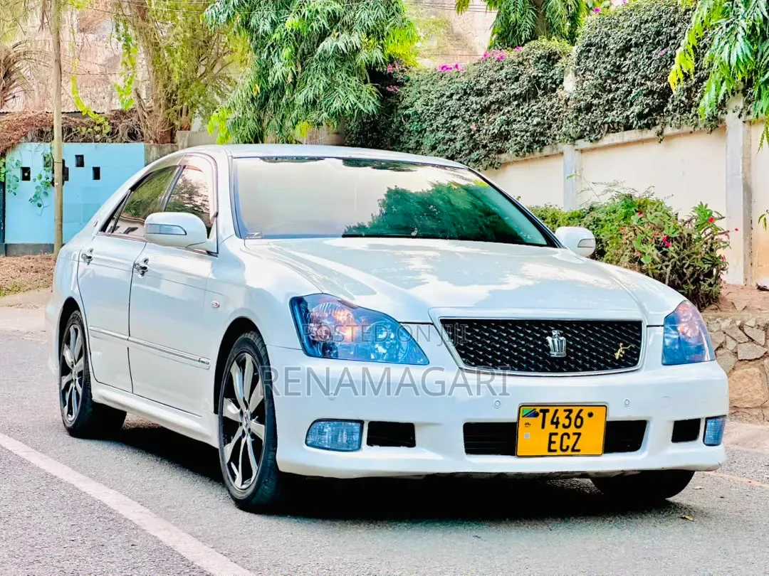Toyota Crown Royale 2005 White