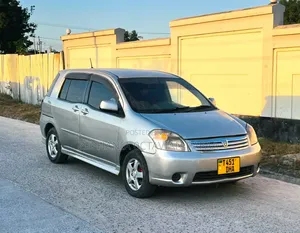 Toyota Raum 2003 Silver
