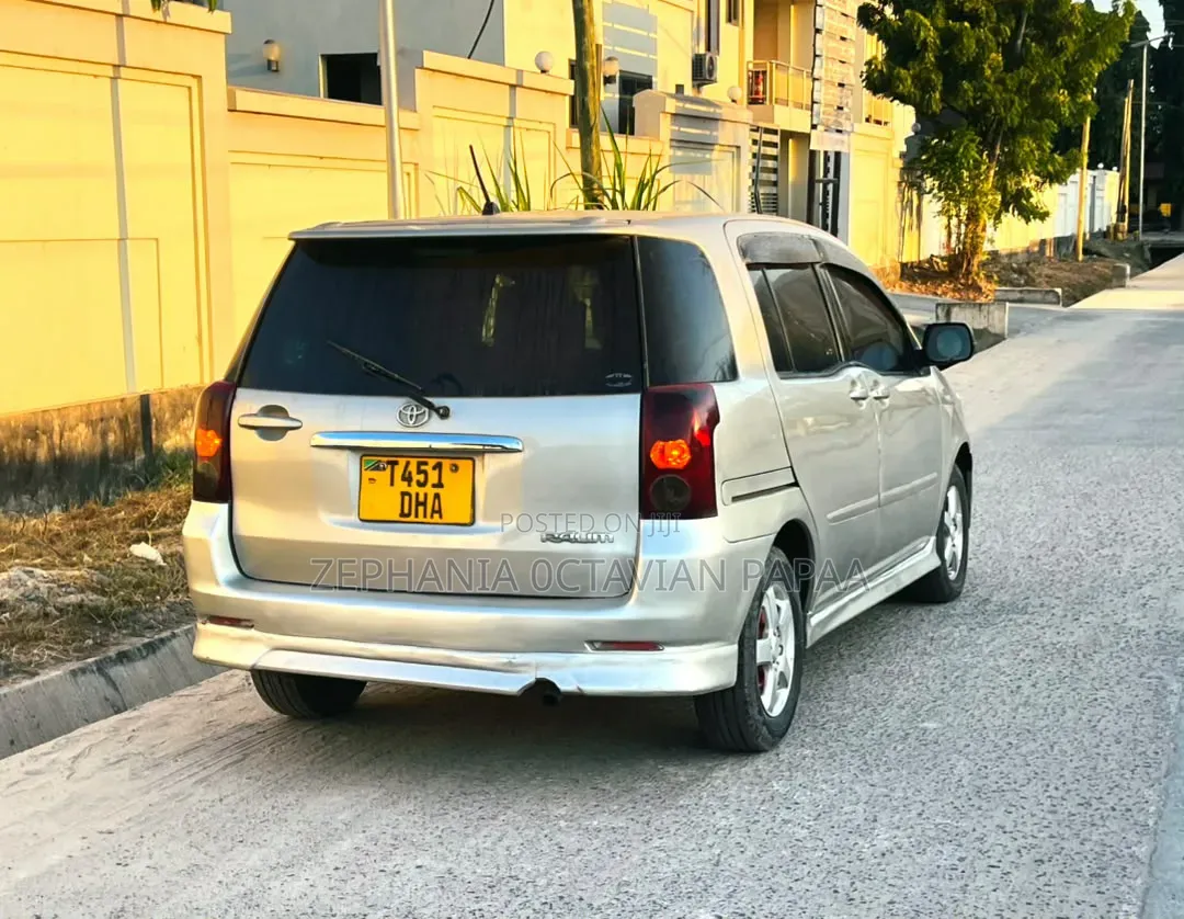 Toyota Raum 2003 Silver