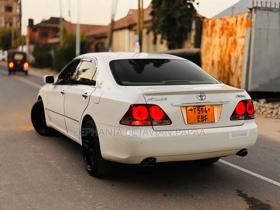 Toyota Crown 2007 White