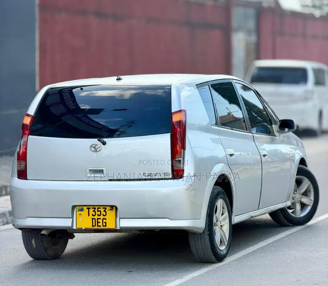 Toyota Opa 2003 Silver
