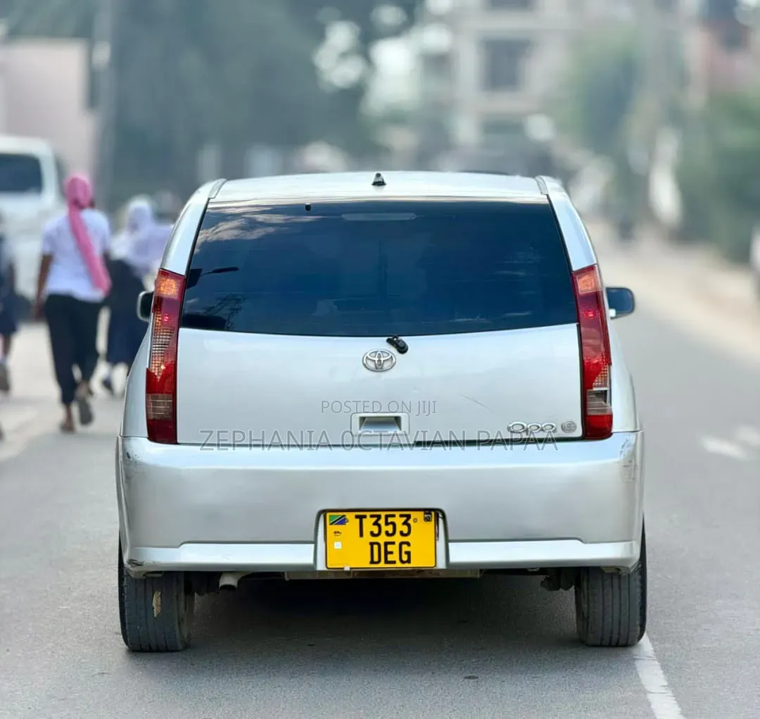 Toyota Opa 2003 Silver
