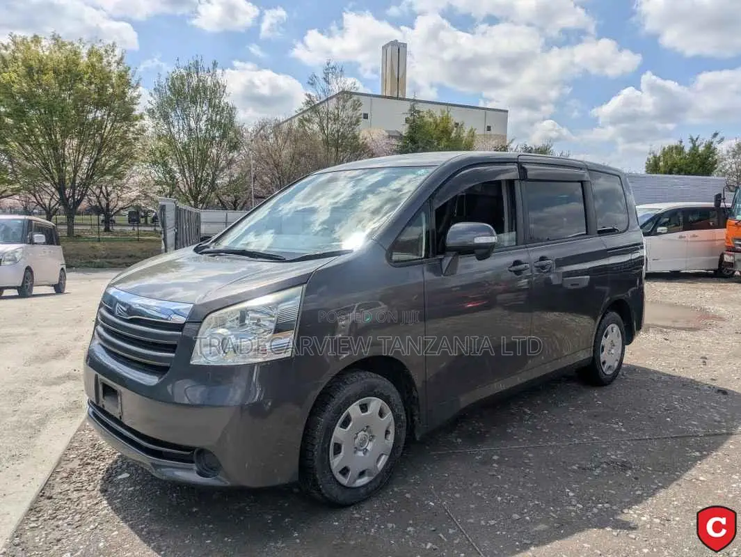 Toyota Noah 2007 Gray