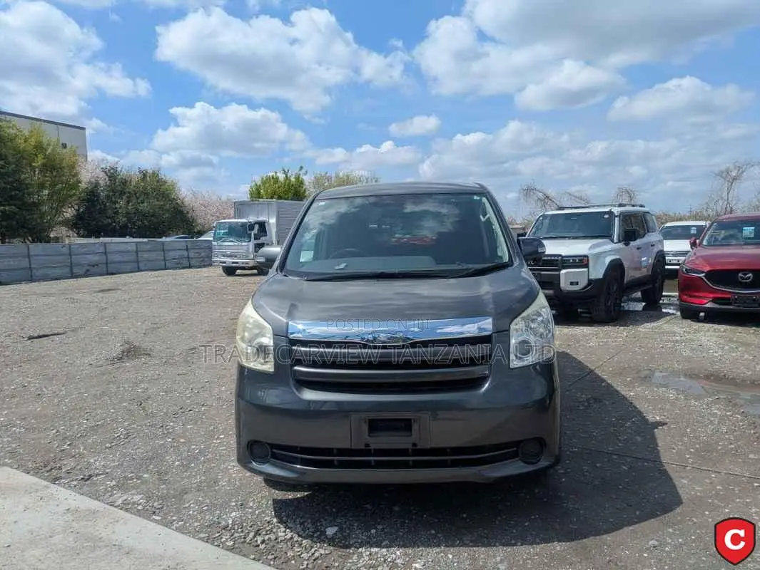 Toyota Noah 2007 Gray