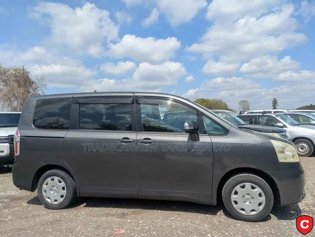 Toyota Noah 2007 Gray