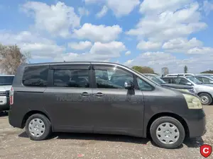Toyota Noah 2007 Gray