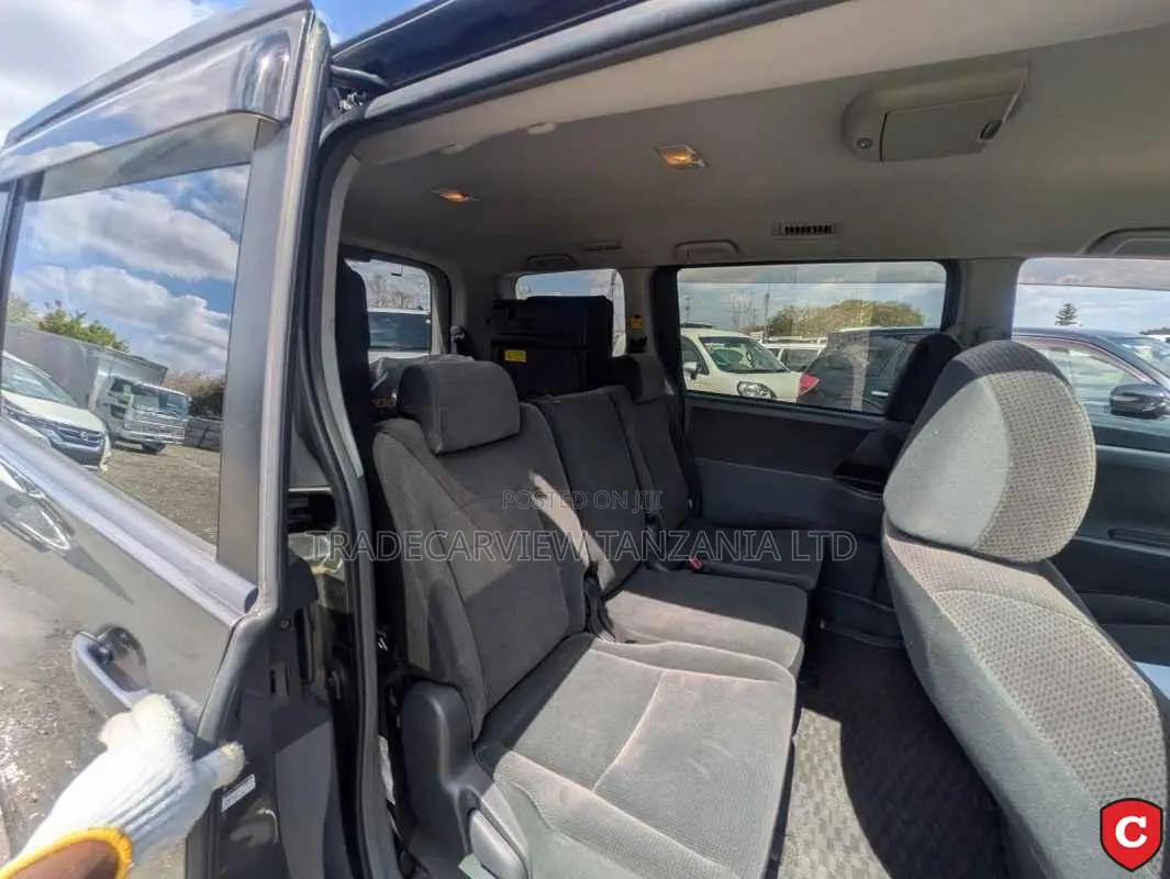 Toyota Noah 2007 Gray