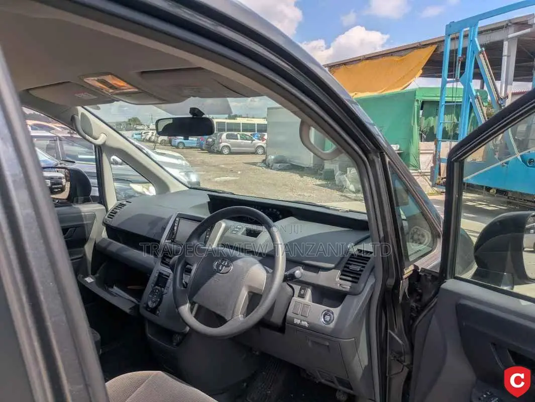 Toyota Noah 2007 Gray