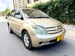 Toyota IST 2007 Gold